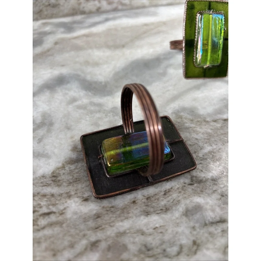 Pier 1 Emerald Green Napkin Rings Glass Jewels Copper Tone Metal 2.25